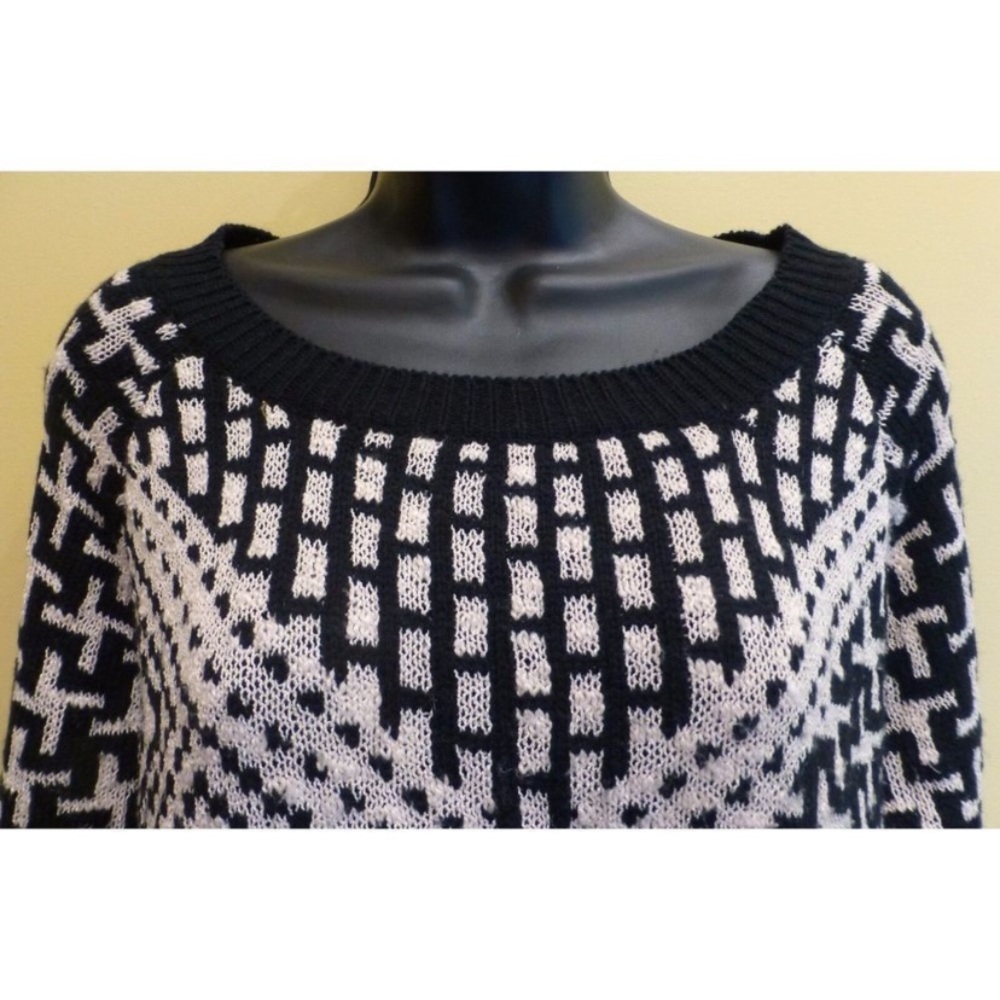 Mi Ami Black and White Patterned Sweater. - Picture 5 of 11